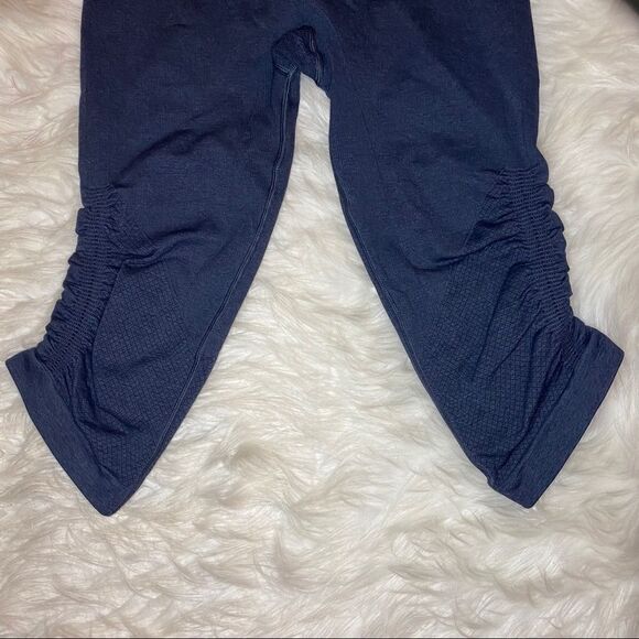 Lululemon In the Flow Crop II - Picture 6 of 12